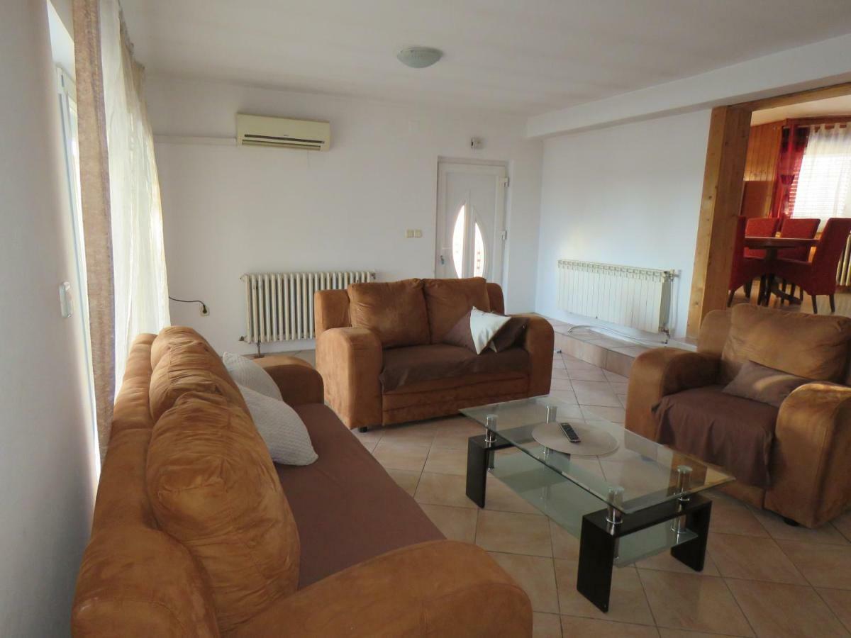 Guesthouse Dila Galovac  Zewnętrze zdjęcie